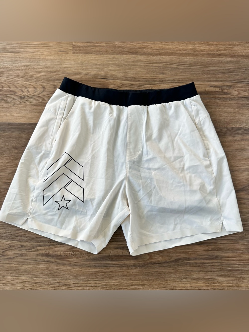 Barry’s Workout Shorts Mens Medium Cream Compression Liner Zip Pocket Run Gym 5”
